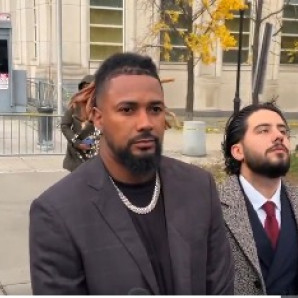 Emmanuel Clase ofrece declaraciones a la prensa luego de la audiencia.