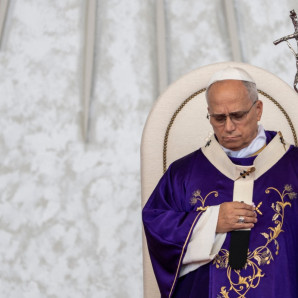 El Papa León XIV oficia una misa en el paseo marítimo de Beirut el 2 de diciembre de 2025.