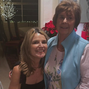 Savannah Guthrie junto a su madre Nancy Guthrid desaparecida.