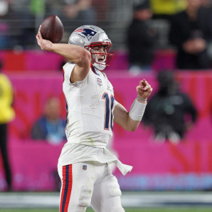 Drake Maye #10 de los Patriotas de Nueva Inglaterra.