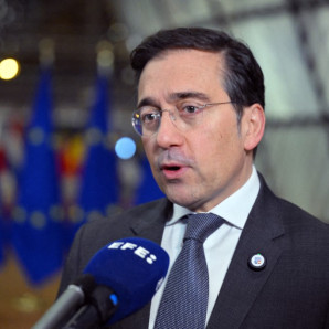 José Manuel Albares, ministro de Asuntos Exteriores, Unión Europea y Cooperación de España, comparece ante la prensa antes de la reunión de ministros de Asuntos Exteriores de la UE