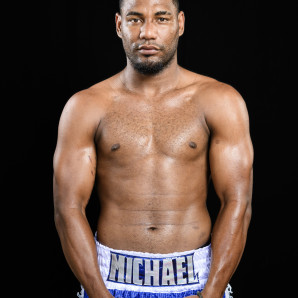Michael “La Fiera” Ramírez pronostica un desenlace de la pelea antes del tercer round.