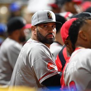 Fotografía muestra a Albert Pujols, quién es el nuevo dirigente de los Leones del Escogido.