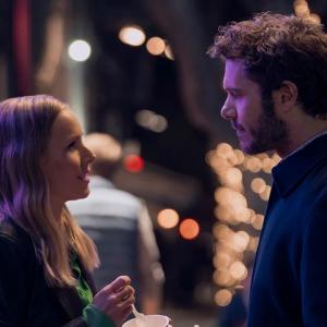 Kristen Bell y Adam Brody en una escena de "Nobody Wants This".