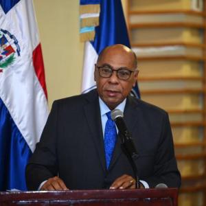 Milton Ray Guevara hizo el anuncio del cierre por remodelación de las instalaciones.