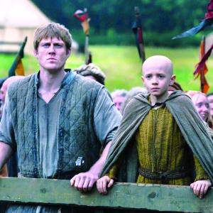 Peter Claffey, a la izquierda, y Dexter Sol Ansell interpretan a un aspirante a caballero y escudero en “A Knight of the Seven Kingdoms” (“Un caballero de los siete reinos”), la más reciente temporada de la franquicia “Juego de tronos”.