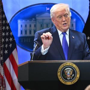 El presidente de Estados Unidos, Donald Trump, habla durante una conferencia de prensa en la Sala de Prensa Brady de la Casa Blanca en Washington, DC, el 20 de febrero de 2026.