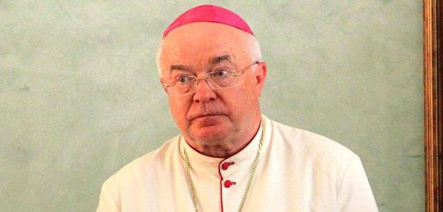 Monseñor Józef Wesołowski fue encontrado muerto en su residencia en el Vaticano el 27 de agosto de 2015, a la edad de 67 años.