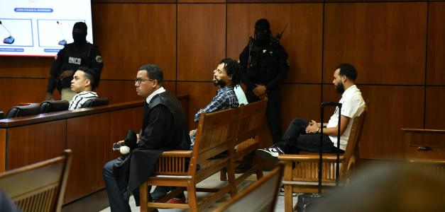 Rafael Ambiorix Rodríguez Guzmán y Felix Samuel Reynoso Ventura, vistos aquí en audiencia, optaron por irse voluntariamente en extradición a Estados Unidos.