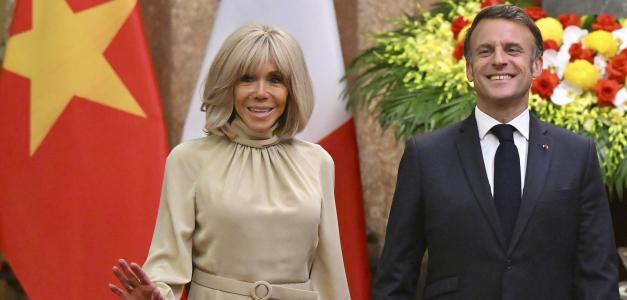 El presidente de Francia, Emmanuel Macron, y su esposa, Brigitte Macron