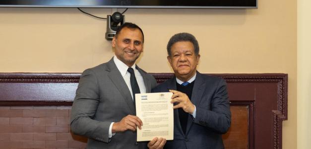 El expresidente Leonel Fernández junto Muhammad Faridi, presidente del Colegio de Abogados de Nueva York.