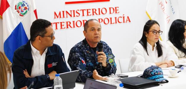Momento del desarrollo ayer de la mesa de trabajo que tenía de propósito avanzar en un plan de acción integral orientado al ordenamiento del tránsito y la seguridad vial.