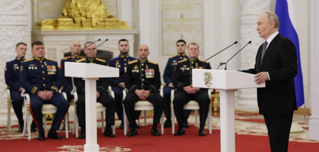 El presidente ruso, Vladimir Putin, pronuncia un discurso durante una ceremonia para celebrar el Día de los Héroes de la Patria en el Kremlin de Moscú el 9 de diciembre de 2025.