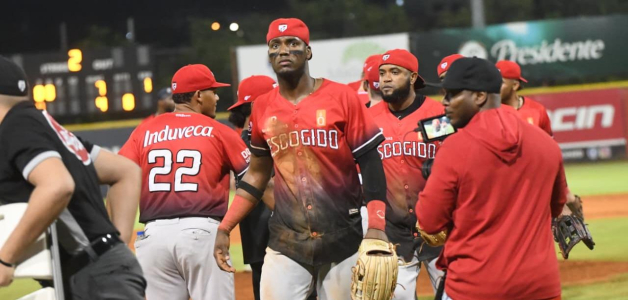 Junior Lake pegó jonrón en el noveno cuando los Leones ganaban 7-4.