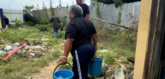 La Asociación de Padres, Madres y Amigos de la Escuela (APMAE) del Politécnico Soraya Valentina Núñez, en Los Girasoles, Distrito Nacional, denuncia la falta de agua, energía eléctrica y materiales.