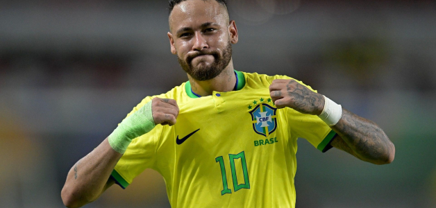 Neymar festeja luego de marcar uno de los dos goles que tuvo en el choque que Brasil venció 5-1 a Bolivia.