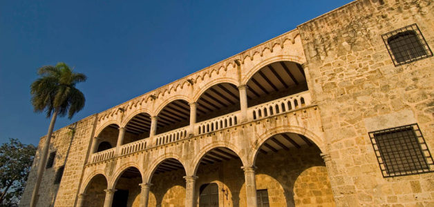 El Alcázar de Colón fue la casa de Diego Colon, hijo de Cristóbal Colon, y su esposa María de Toledo, sobrina del rey Fernando de España.