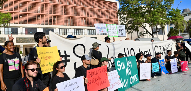 Comunidad cinematográfica protesta en el Congreso Nacional