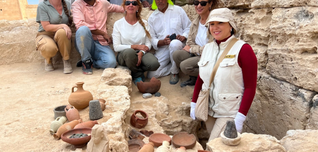 Equipo de investigadores arqueológicos dirigido por la doctora Kathleen Martínez.