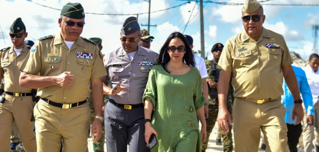 La ministra de Interior y Policía, Faride Raful; el ministro de Defensa, Carlos Antonio Fernández Onofre; el director de Migración, Luis Rafael Lee Ballester; y el director de la Policía Nacional, Ramón Antonio Guzmán Peralta