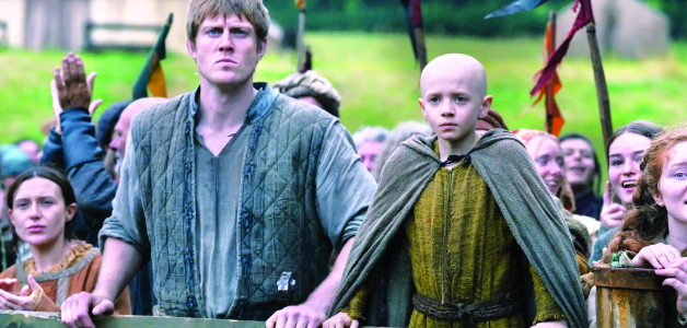 Peter Claffey, a la izquierda, y Dexter Sol Ansell interpretan a un aspirante a caballero y escudero en “A Knight of the Seven Kingdoms” (“Un caballero de los siete reinos”), la más reciente temporada de la franquicia “Juego de tronos”.