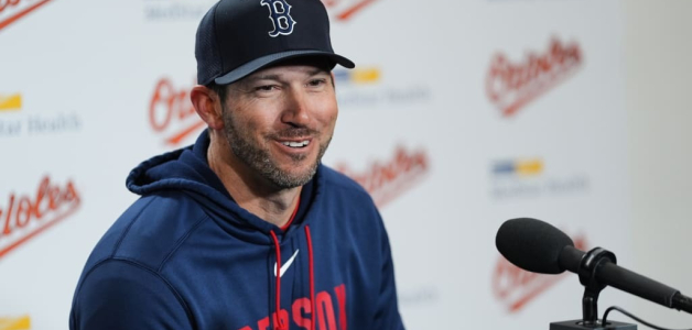 Chad Tracy es nombrado dirigente interino de los Medias Rojas de Boston.