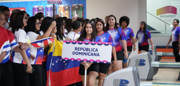 Parte de la delegación dominicana en la apertura del evento centroamericanos de boliche, en el cual participan bolicheros de unas 12 naciones.
