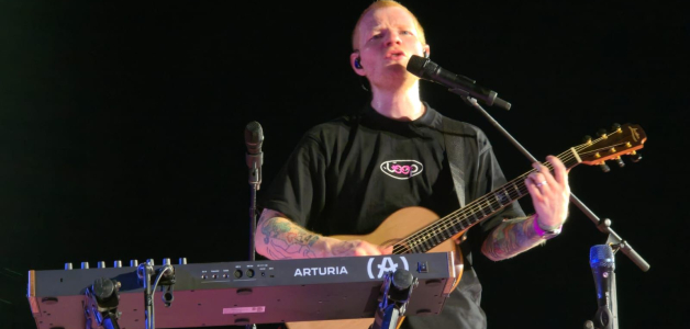 Ed Sheeran durante su primer concierto en República Dominicana, la noche del sábado 9 de mayo 2026, en el Estadio Quisqueya de Santo Domingo.