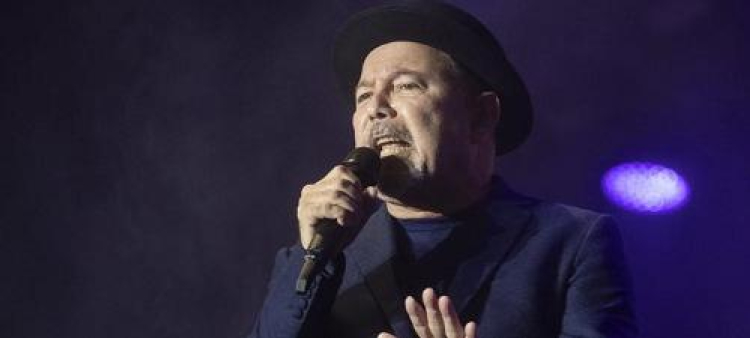 El salsero Rubén Blades cantando en el festival de Barcelona. EFE