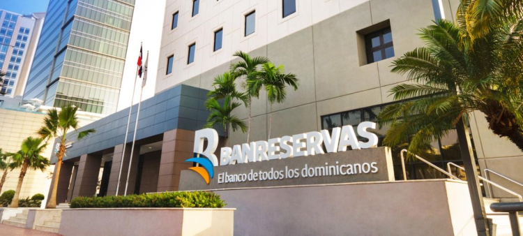 El galardón fue recibido en Londres por el administrador general de Banreservas, Samuel Pereyra