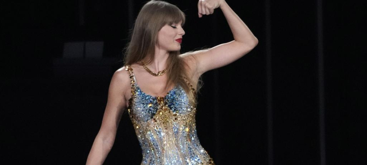 Taylor Swift actúa durante la gira "The Eras Tour", el lunes 7 de agosto de 2023, en el estadio SoFi de Los Ángeles