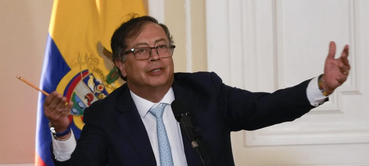 El presidente colombiano, Gustavo Petro, da un discurso durante la ceremonia de toma de posesión de la nueva fiscal general Luz Adriana Camargo en el Palacio Presidencial en Bogotá,el 22 de marzo de 2024.