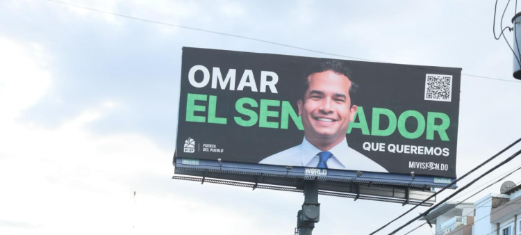 En el nivel senatorial, Omar Fernández tiene ocho vallas colocadas en la avenida John F. Kennedy.
