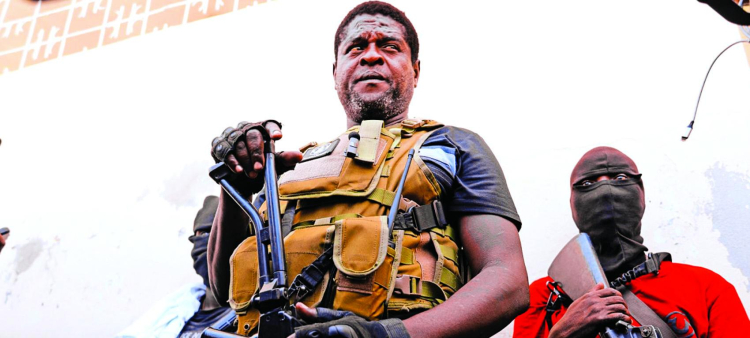 el expolicía haitiano Jimmy Cherisier alias Barbecue organiza protestas contra la fuerza multinacional que llegará a Haití.