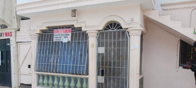 Los pocos testimonios que ha sido posible recoger en Sábana Centro, en Santo Domingo Norte, ante la muerte violenta de tres hombres, en la madrugada de este jueves, sostienen que habría sido un problema entre familia lo que habría llevado al matador a disparar contra ellos.