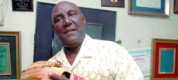 Ricardo Carty, uno de los mejores, más queridos, singulares y respetuosos peloteros dominicanos.