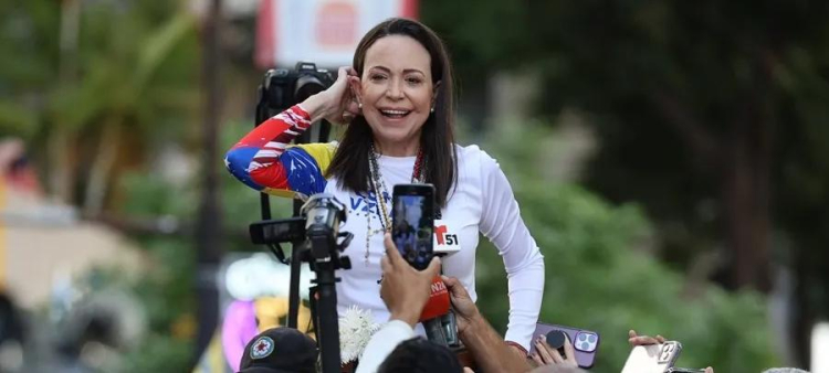 Lo penoso fue leer horas después de que hasta la propia Machado desmintió que fuera golpeada y apresada, informaciones en que se presentaba todavía el hecho como real.