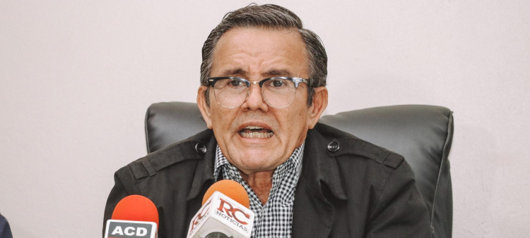 El presidente de la Asociación Nacional de Profesionales Agropecuarios (ANPA), Tito Hernández, en una conferencia de prensa el jueves.