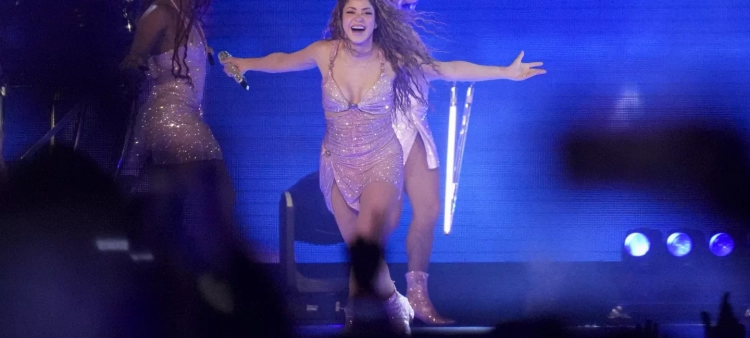 Shakira confesó que “estos tres años no han sido un camino de rosas, pero he aprendido que la caída no es el final, es un vuelo más alto”.