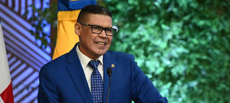 El destacado periodista Ricardo Nieves.