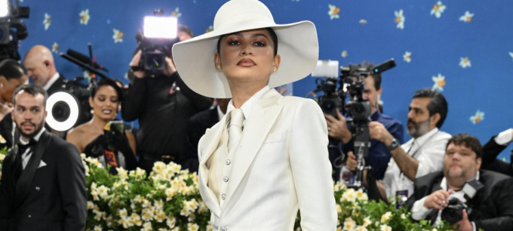 La actriz estadounidense Zendaya llega a la Met Gala 2025 en el Museo Metropolitano de Arte el 5 de mayo de 2025 en Nueva York.