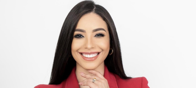 Suzan Castaño divide su tiempo entre la dirección de comunicaciones del Intrant y su rol en Telenoticias.