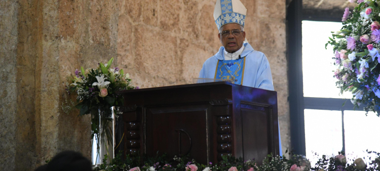 El Arzobispo Metropolitano de Santo Domingo, monseñor Francisco Ozoria, durante una celebración eucarística por el día de Las Mercedes.