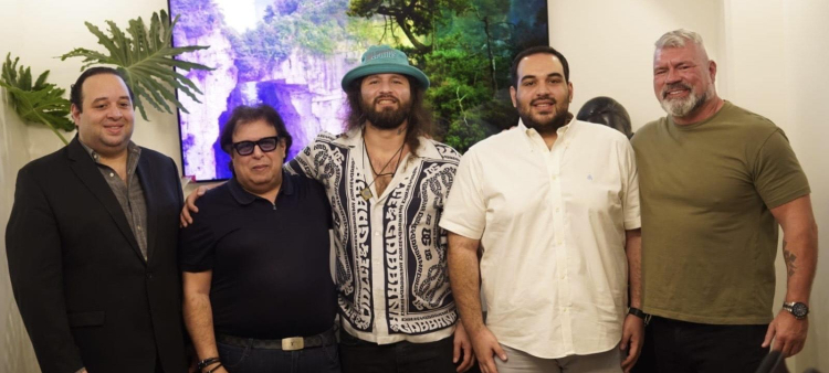 Ejecutivos de Fighting Force y la organización internacional Gamebred FC durante la reunión que sostuvieron recientemente.