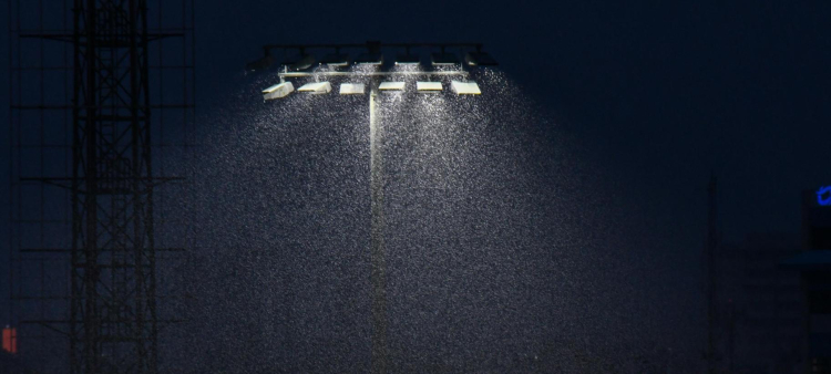 Las lluvias siguen afectando el estadio Quisqueya Juan Marichal.