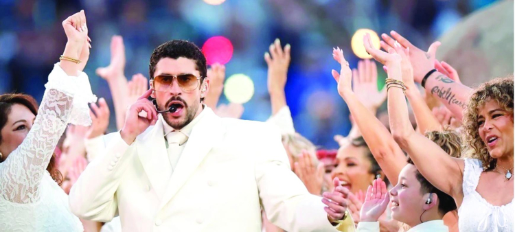 Bad Bunny en el show de medio tiempo del Super Bowl 2026  en Santa Clara, California.