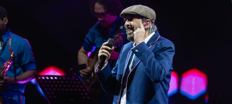 Juan Luis Guerra en su concierto en el Estadio Cibao en Santiago de los Caballeros, República Dominicana, el 20 de febrero de 2026.