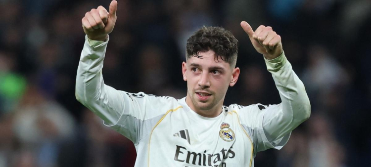 Federico Valverde, del Real Madrid, reacciona luego de la victoria del equipo ante el Manchester City en los octavos de final de la Liga de Campeones.