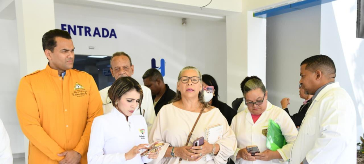 Médicos realizan vigilia en Hospital Vinicio Calventi y denuncian deficiencias.