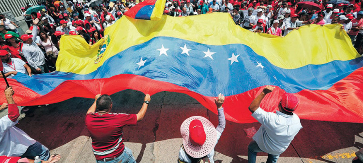 Miles de chavistas marcharon el sábado para rechazar el “ataque cibernético”. EFE